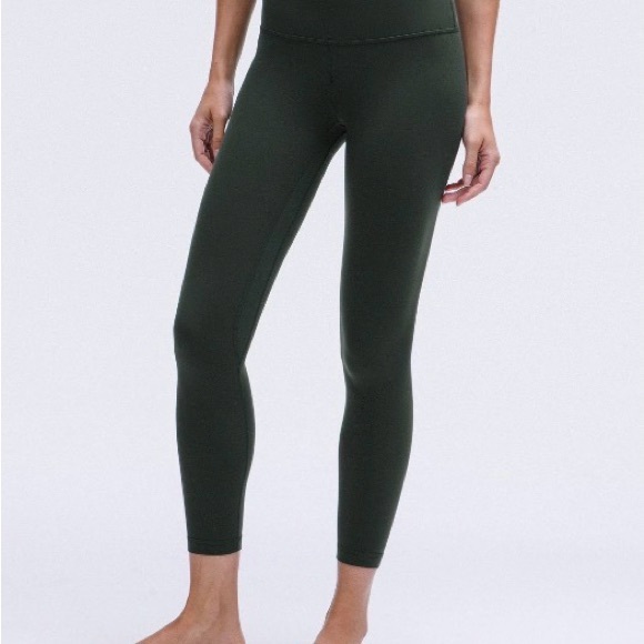 Lululemon legacy green hotty hot shorts, flow y bra and align legging 25” shorts - Picture 4 of 8